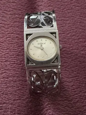 KOOKAI 장식적인 실버 손목시계