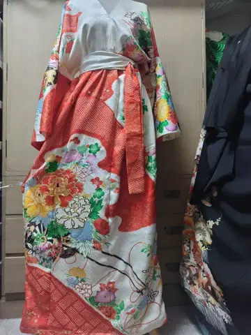 후리소데 실크 리메이크 원피스입니다.