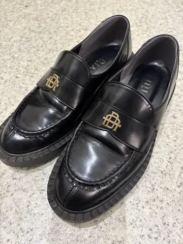 DIANA 블랙 가죽 로퍼