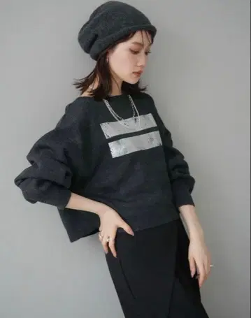 Lumier 호일 프린트 숏 니트