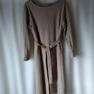 언타이틀 베이지 긴팔 무릎 기장 원피스 허리 벨트 포함