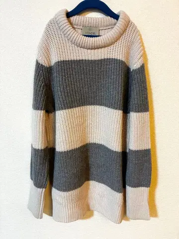 VONDEL 베이지 그레이 스트라이프 니트 스웨터