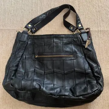 블랙 가죽 퀼팅 숄더백