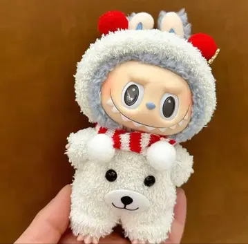 Labubu 옷 갈아입기