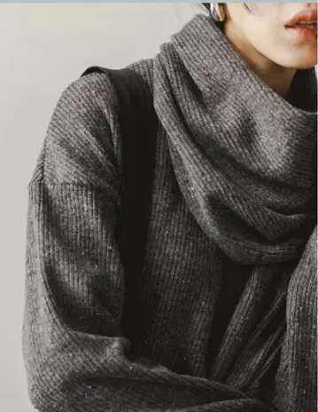 AgAwd (아가우드) 스톨 쿨넥 니트