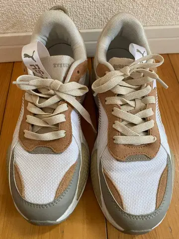 Puma 화이트 베이지 스니커즈