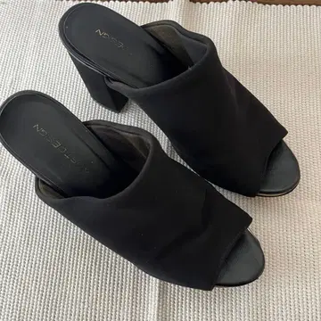 블랙 오픈토 샌들 중간 힐