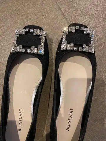 JILL STUART 비쥬 장식 플랫슈즈 블랙