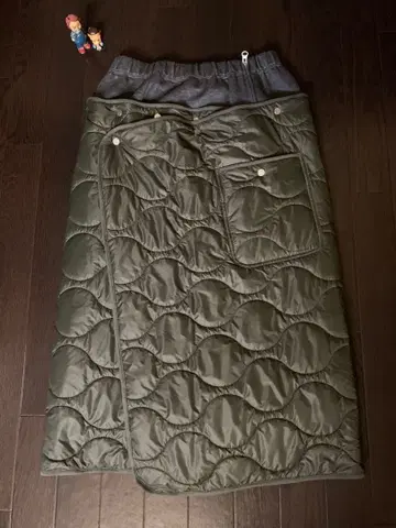 주카 올리브 그린 퀼팅 롱 스커트