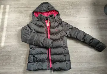 Puma 후드 부착 다운 자켓 블랙/핑크