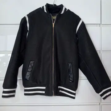 에밀리아 위즈 자켓 S 사이즈