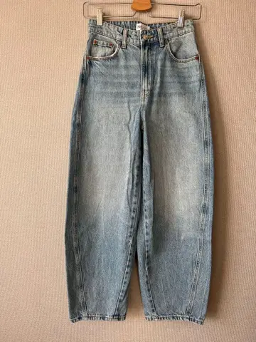 ZARA 라이트 블루 캐롯 데님