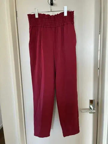 저널 스탠다드 스트레치 팬츠 레드 미 실루엣