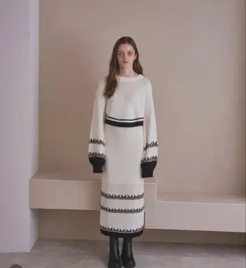 PINUE 스티치 라인 니트 셋업 화이트