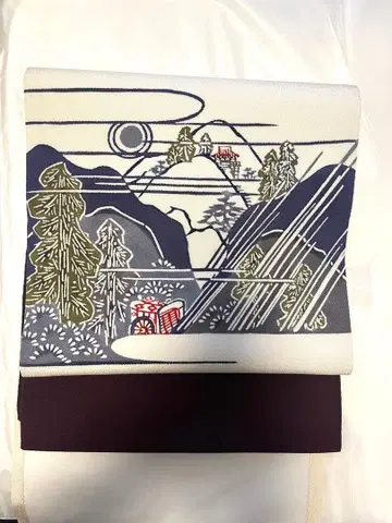 나고야 오비 산과 달의 풍경