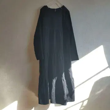 멀로 블랙 티어드 디자인 롱 원피스