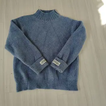 라이트 블루 하이넥 니트 프릭스스토어