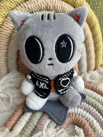 TXT 뿔바투 TOMORROW풍 자켓(앉은 모습)