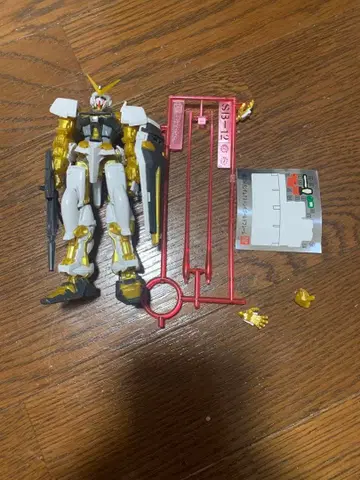 HG 아스트레이 골드 프레임 조립 완료품 (결품 있음)