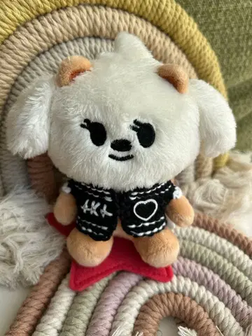 TXT 뿔바투 TOMORROW풍 자켓(앉은 모습)