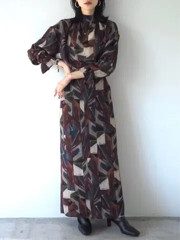 [ 미사용 새상품 ] Lumier/ 레트로 프린트 쁘띠넥 블라우스