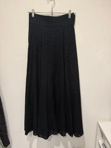 CLANE 블랙 레이스 편직 플레어 롱 스커트