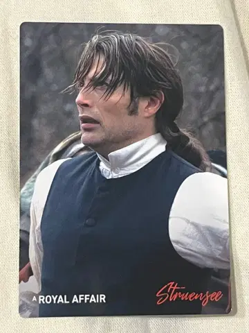 매즈 미켈슨 탄생 60주년 기념 특전 카드 로얄 어페어