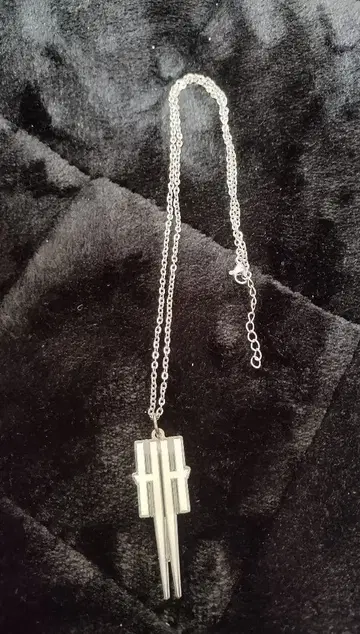 the GazettE HERESY 로고 목걸이 이단총회