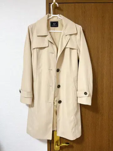 베이지 트렌치코트 앞면 단추식 벨트 포함 새상품급