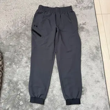 UA 언스토퍼블 조거 팬츠 LG