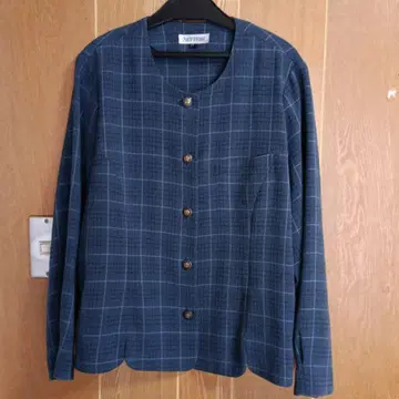 네이비 체크 무늬 노카라 자켓