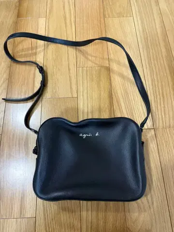 아네스 베 블랙 가죽 숄더백