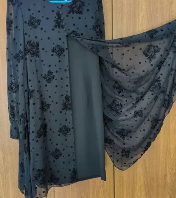 원피스 (장미 패턴)