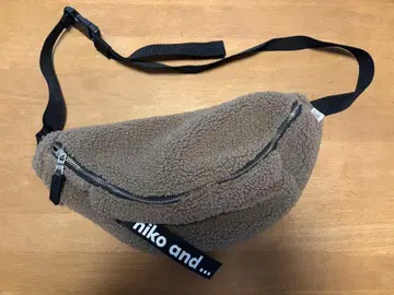 니코앤드 - 플리스 바디백 브라운