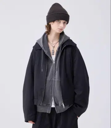 Soerte 루즈 커브 턱 숏 블루종