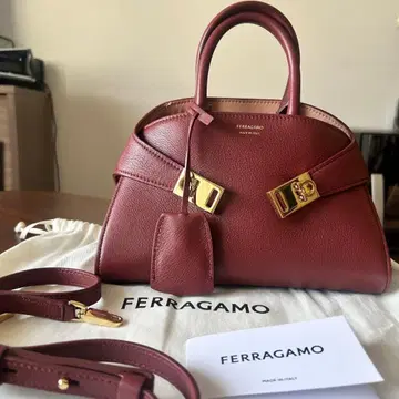 FERRAGAMO Hug 백 XS 미니 버건디 한정 컬러