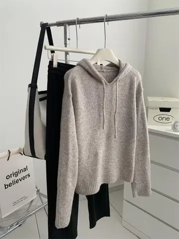 미사용 새상품*베이지 후드 부착 니트 스웨터