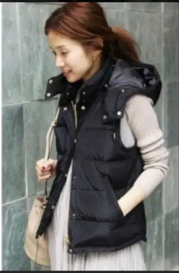 이에나 블랙 후드 부착 다운 베스트 사이즈 38