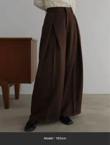 hellam / 페이크 스웨이드 와이드 턱 팬츠