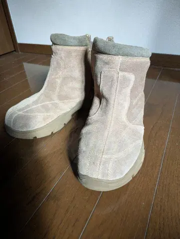 베이지 스웨이드 어그 부츠