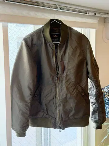 MA-1 플라이트 자켓 올리브색