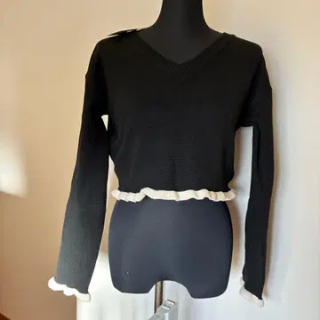 EMODA 블랙 V넥 스웨터 새상품