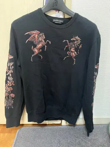 원가 12만 Alexander McQueen 자수 트레이닝복