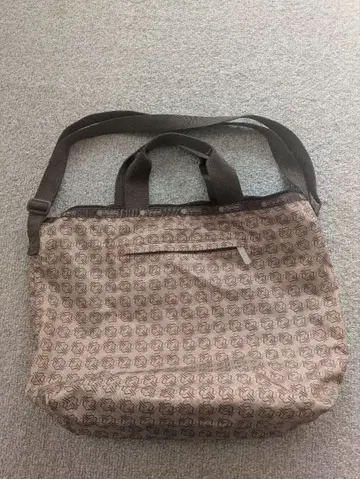 이지 칼리 토트 모노그램