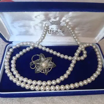 펄 화이트 목걸이와 브로치 세트 댓글 10% 할인