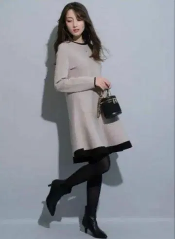 Apuweiser-riche 배색 니트 원피스 베이지