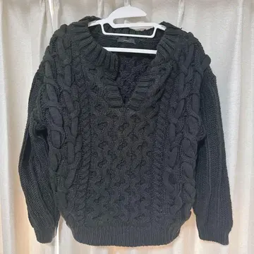 EMODA 블랙 케이블 니트 스웨터