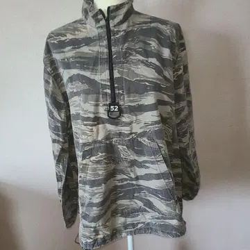 드럭 스토어즈 카모 패턴 하프 지퍼 자켓 프리 사이즈 새상품급