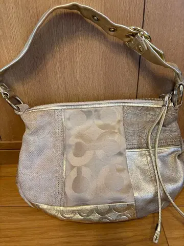 물건 정리중 골드 패치워크 숄더백