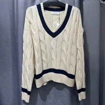 아이보리/네이비 케이블 짜임 니트 스웨터